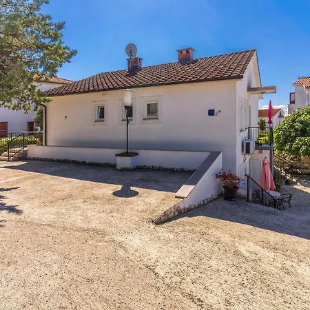 1 Bedroom Gorgeous In Krk